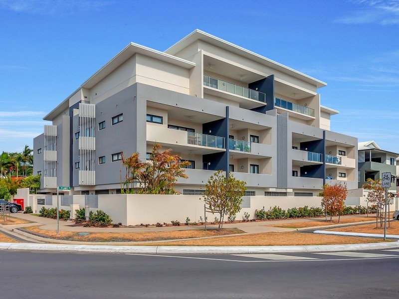 13/289-291 Lake Street, Cairns North QLD 4870