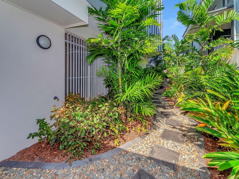 10/289-291 Lake Street, Cairns North QLD 4870