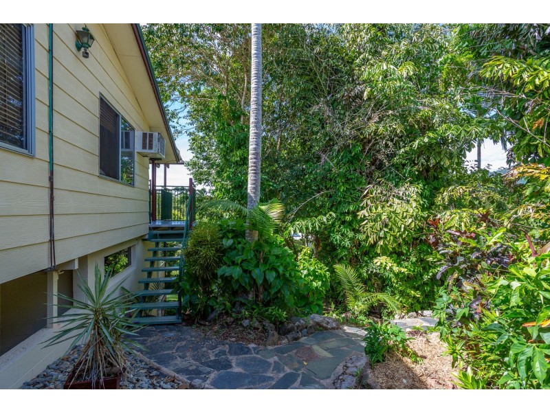 19 Lowanna Close, White Rock QLD 4868