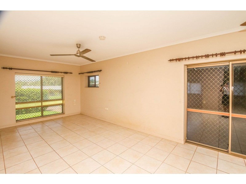 19 Holly Street, Mooroobool QLD 4870
