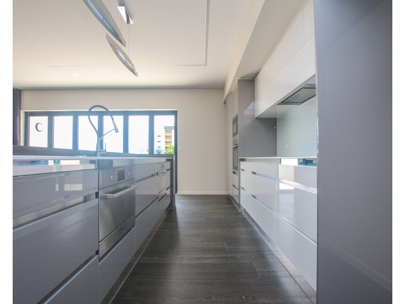 17/289-291 Lake Street, Cairns North QLD 4870