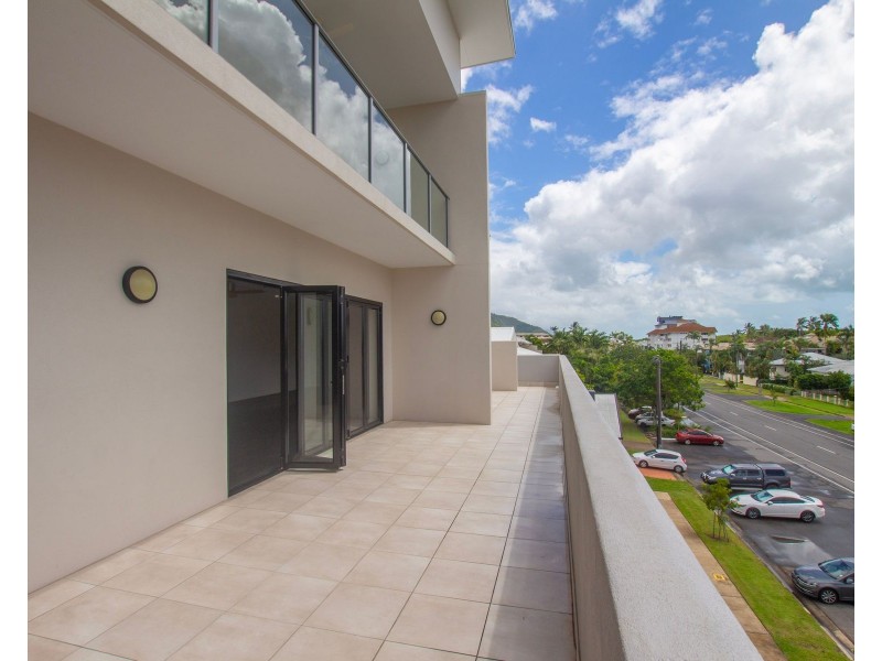 17/289-291 Lake Street, Cairns North QLD 4870