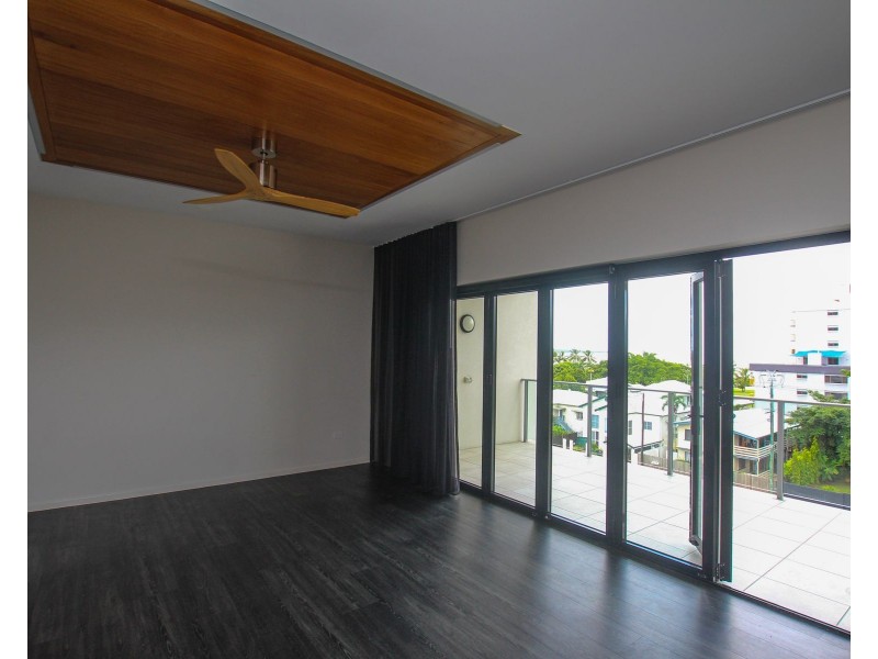 17/289-291 Lake Street, Cairns North QLD 4870