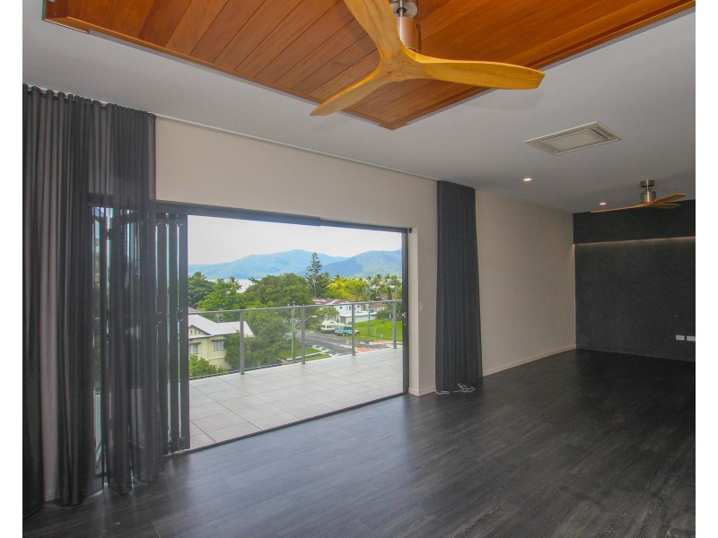 17/289-291 Lake Street, Cairns North QLD 4870