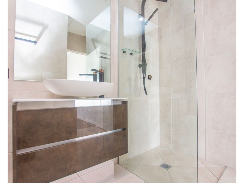 17/289-291 Lake Street, Cairns North QLD 4870