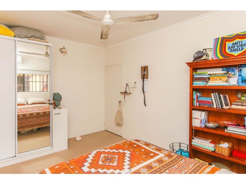 1/23 Hibiscus Lane, Holloways Beach QLD 4878