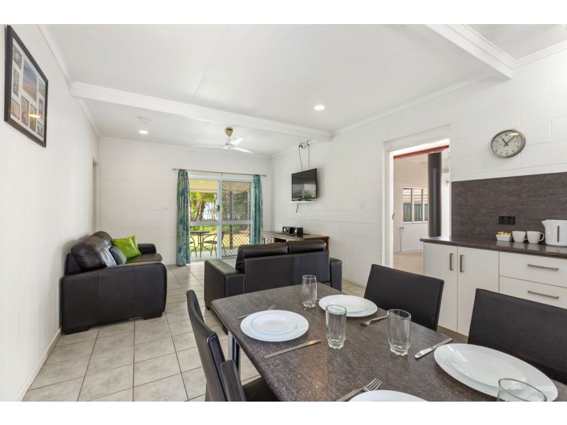 37 Rebecca Jane Parade, Kurrimine Beach QLD 4871