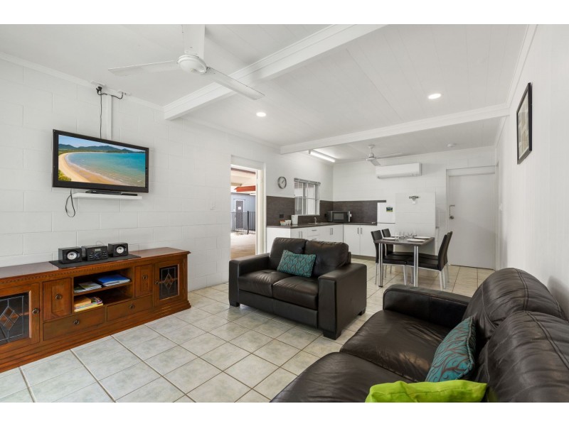 37 Rebecca Jane Parade, Kurrimine Beach QLD 4871