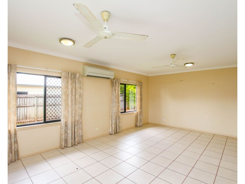 10 Pelling Close, Kanimbla QLD 4870