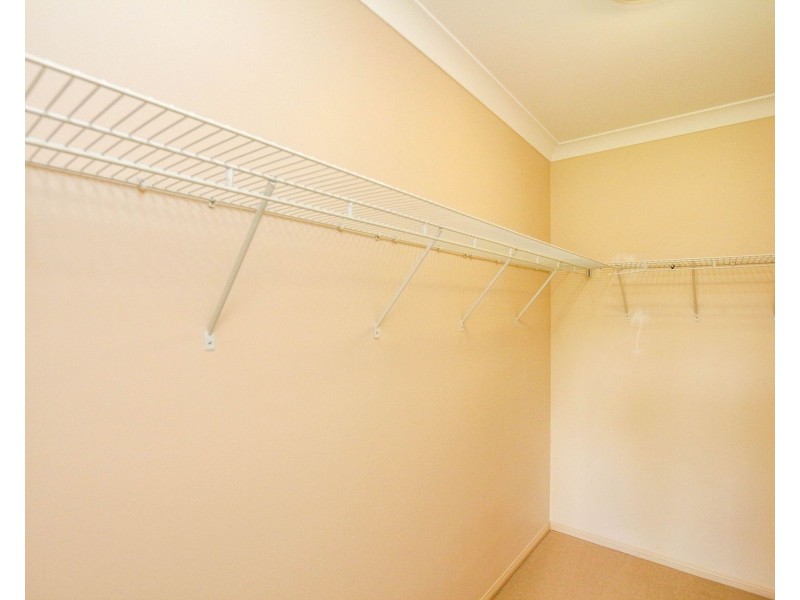 10 Pelling Close, Kanimbla QLD 4870
