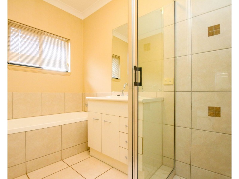 10 Pelling Close, Kanimbla QLD 4870