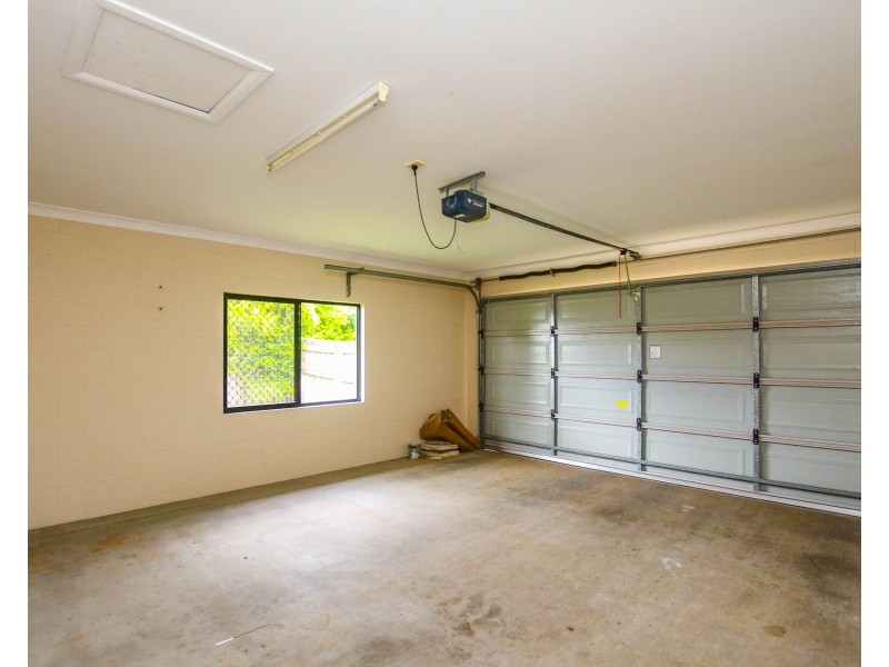 10 Pelling Close, Kanimbla QLD 4870