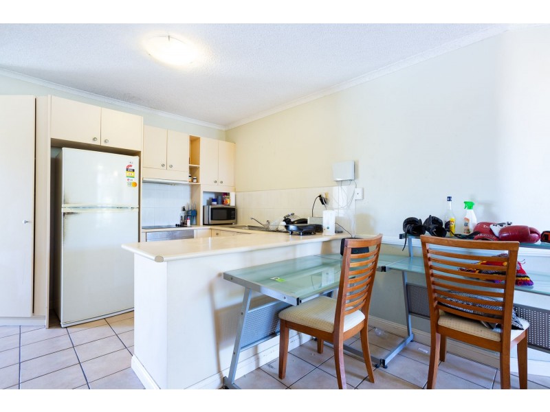 9/221 Lake Street, Cairns City QLD 4870