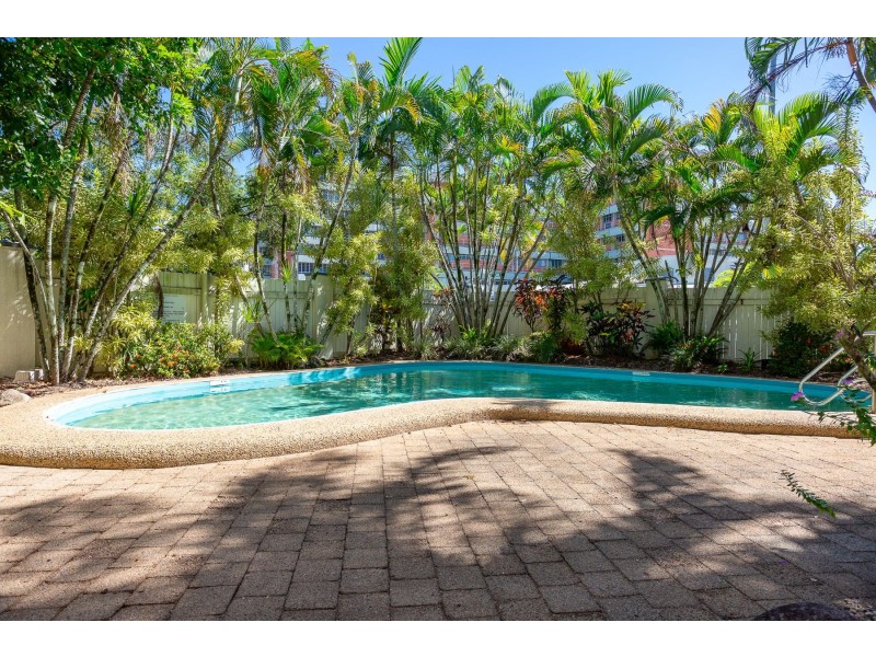 9/221 Lake Street, Cairns City QLD 4870