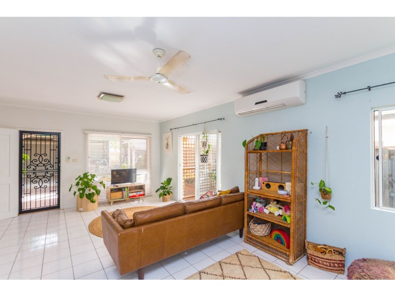 9 Rainy Mountain Place, Smithfield QLD 4878