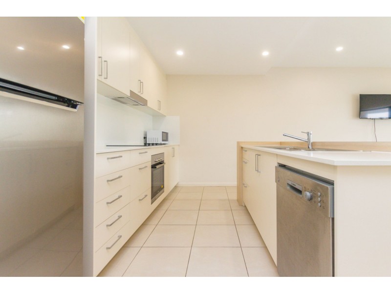 13/289-291 Lake Street, Cairns North QLD 4870