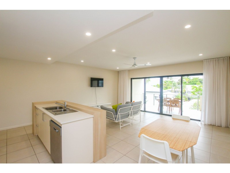 13/289-291 Lake Street, Cairns North QLD 4870