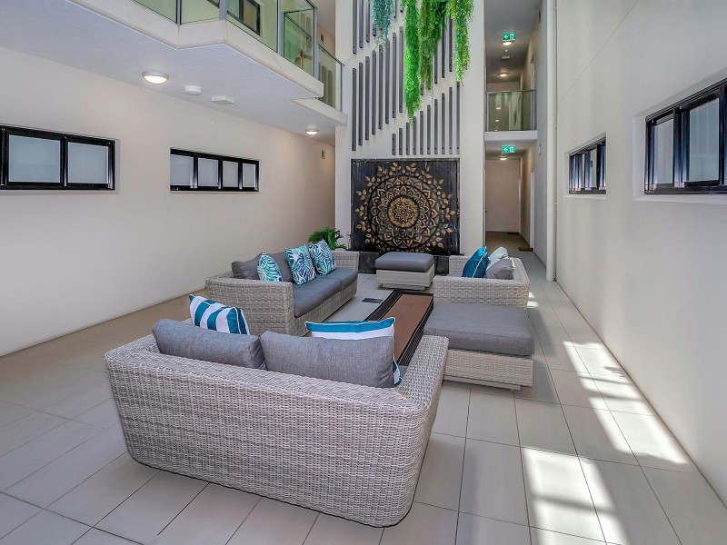 13/289-291 Lake Street, Cairns North QLD 4870