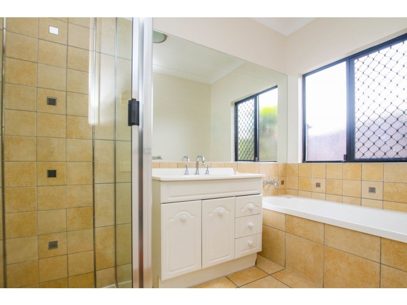 3 Bassett Street, Kanimbla QLD 4870