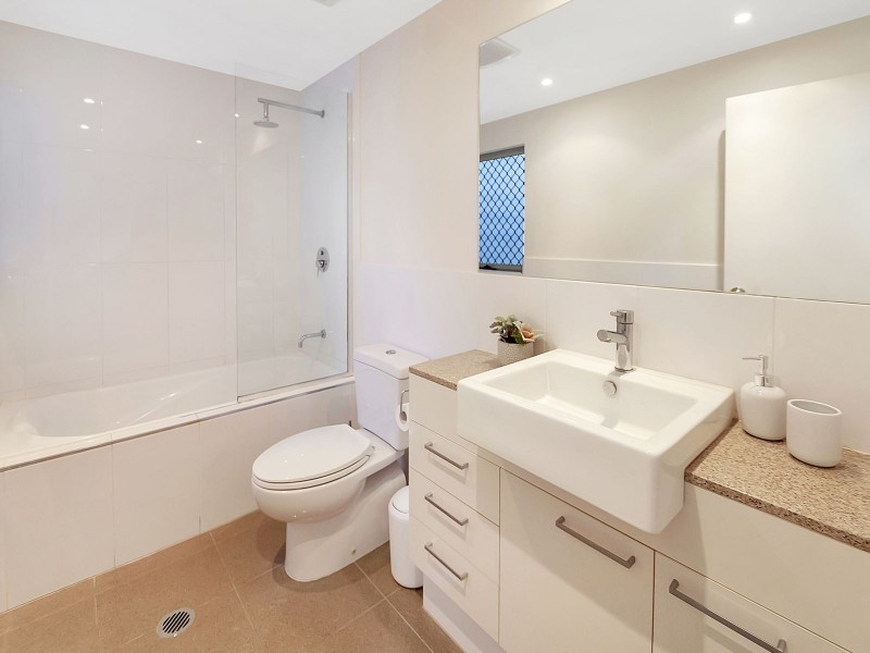 201/174 Grafton Street, Cairns City QLD 4870