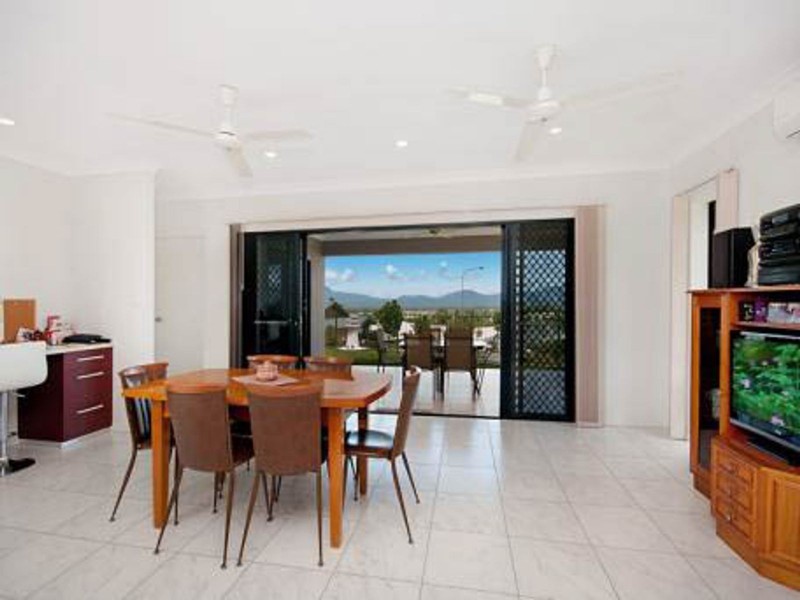 6 Cheyne Close, Bentley Park QLD 4869