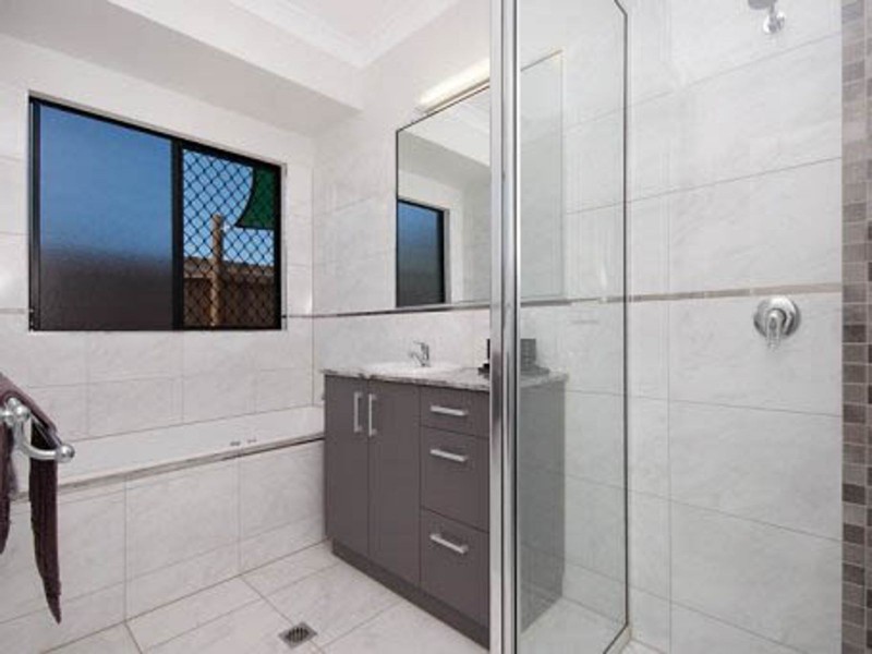 6 Cheyne Close, Bentley Park QLD 4869