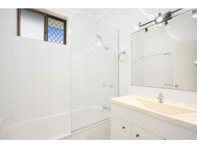 23A Earl Street, Westcourt QLD 4870