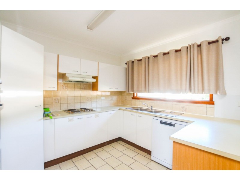 18 Jackson Close, Westcourt QLD 4870