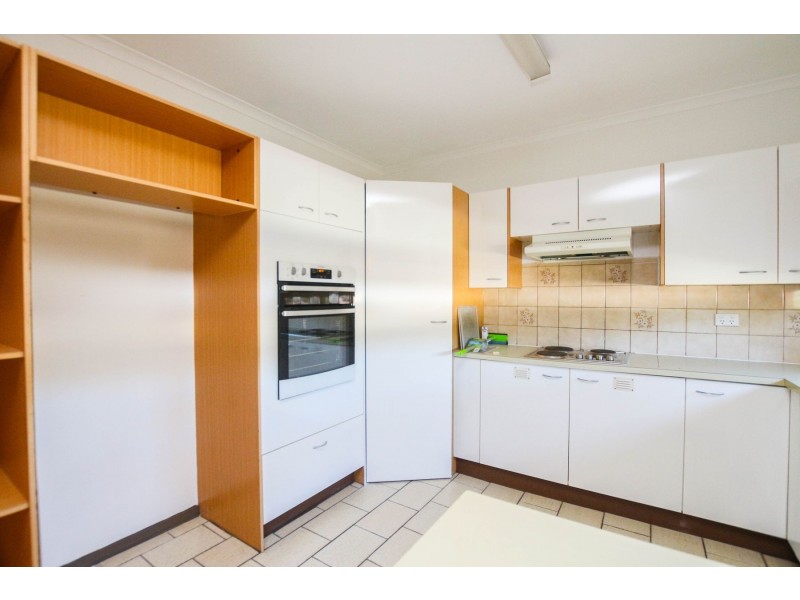 18 Jackson Close, Westcourt QLD 4870