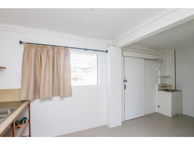 18 Jackson Close, Westcourt QLD 4870