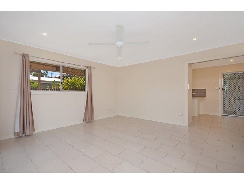 65 Mann Street, Westcourt QLD 4870