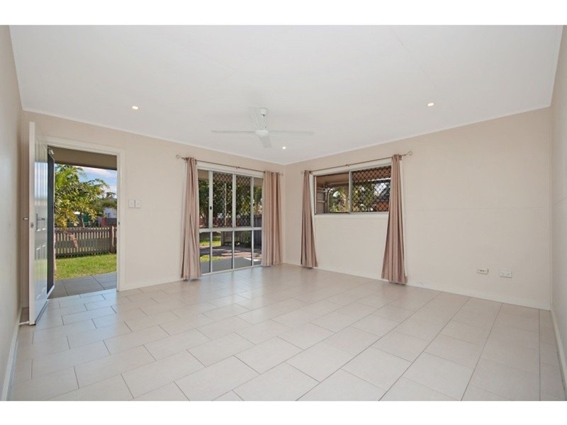 65 Mann Street, Westcourt QLD 4870