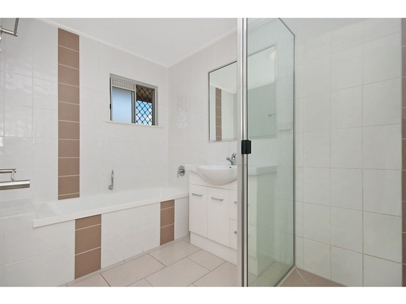 65 Mann Street, Westcourt QLD 4870