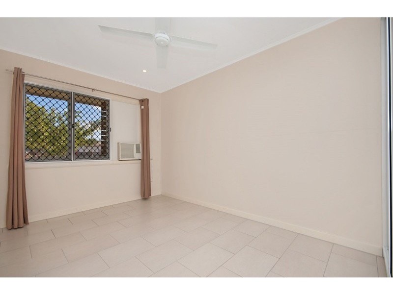 65 Mann Street, Westcourt QLD 4870