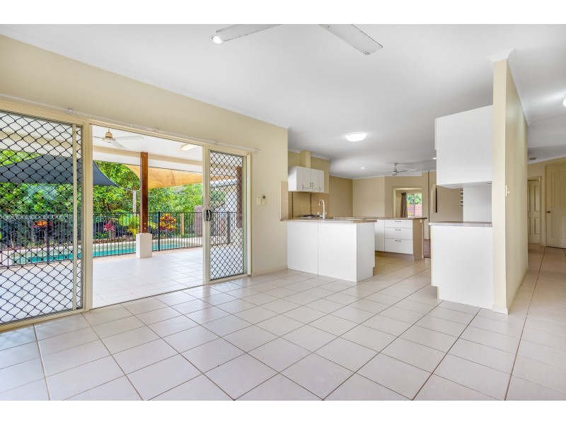10 Rainbow St, Kanimbla QLD 4870