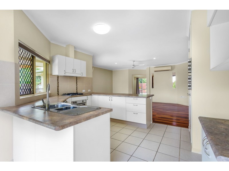 10 Rainbow St, Kanimbla QLD 4870