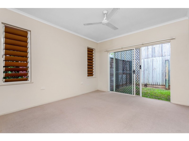 10 Rainbow St, Kanimbla QLD 4870