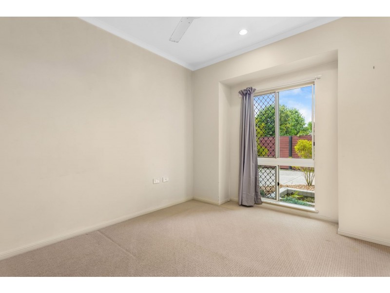 10 Rainbow St, Kanimbla QLD 4870