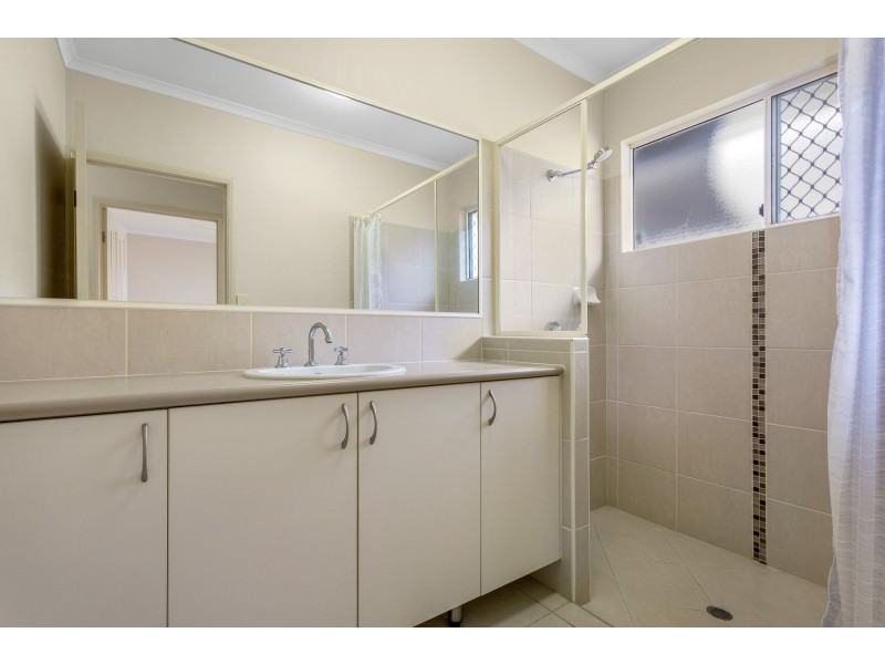 10 Rainbow St, Kanimbla QLD 4870