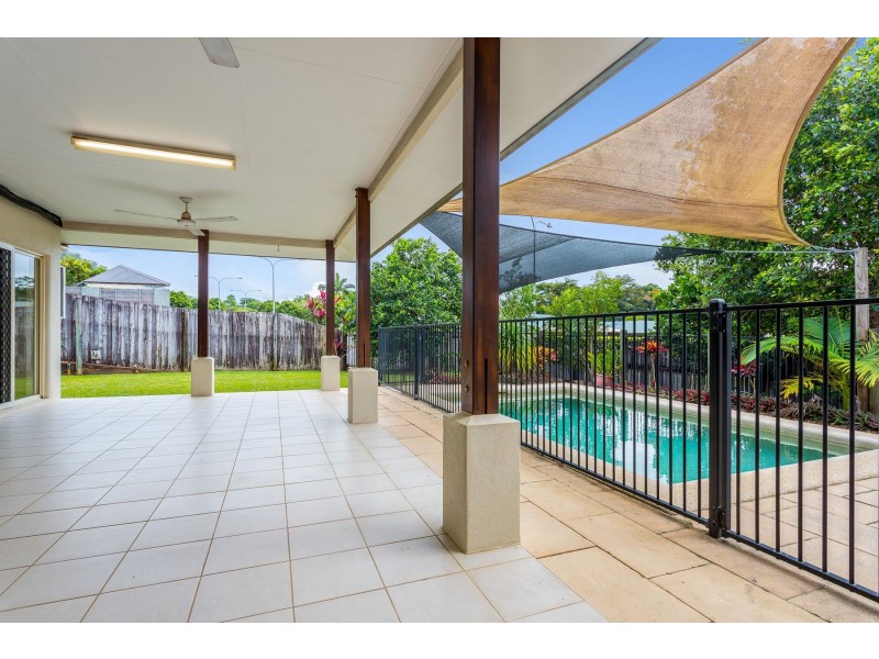 10 Rainbow St, Kanimbla QLD 4870