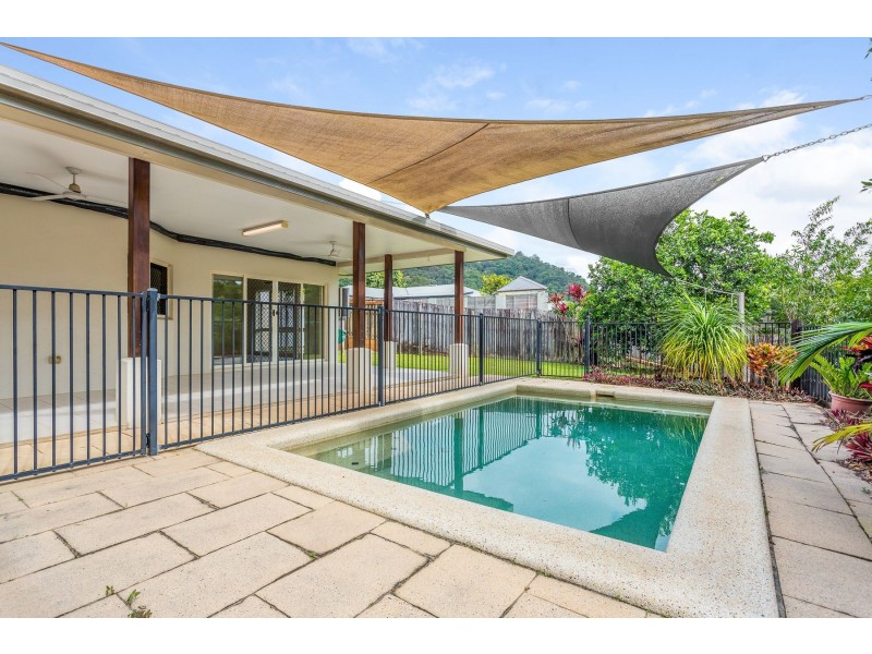 10 Rainbow St, Kanimbla QLD 4870