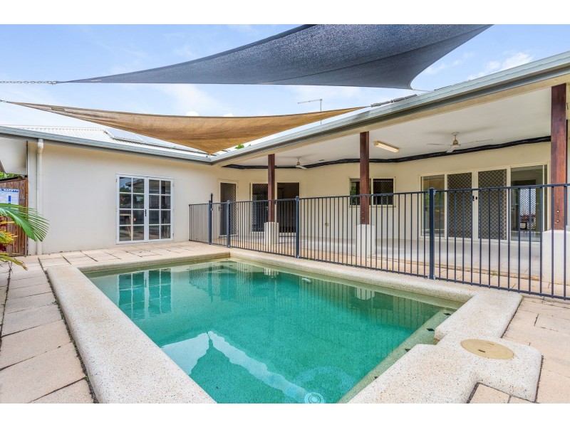 10 Rainbow St, Kanimbla QLD 4870