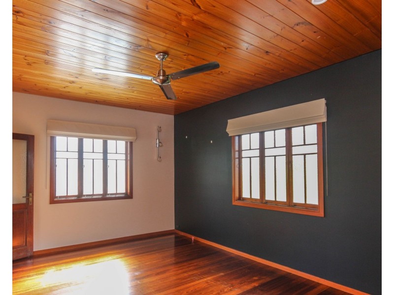 9 Rose Street, Westcourt QLD 4870