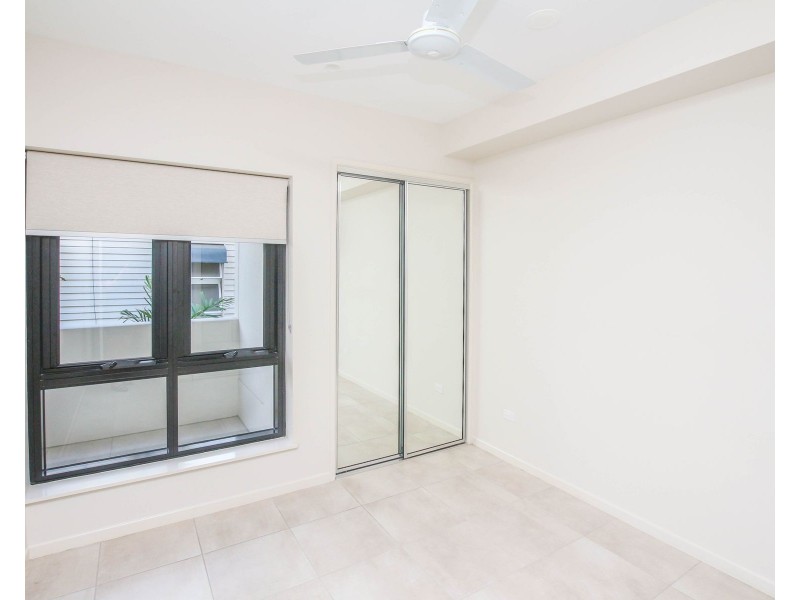 14/289 Lake Street, Cairns North QLD 4870