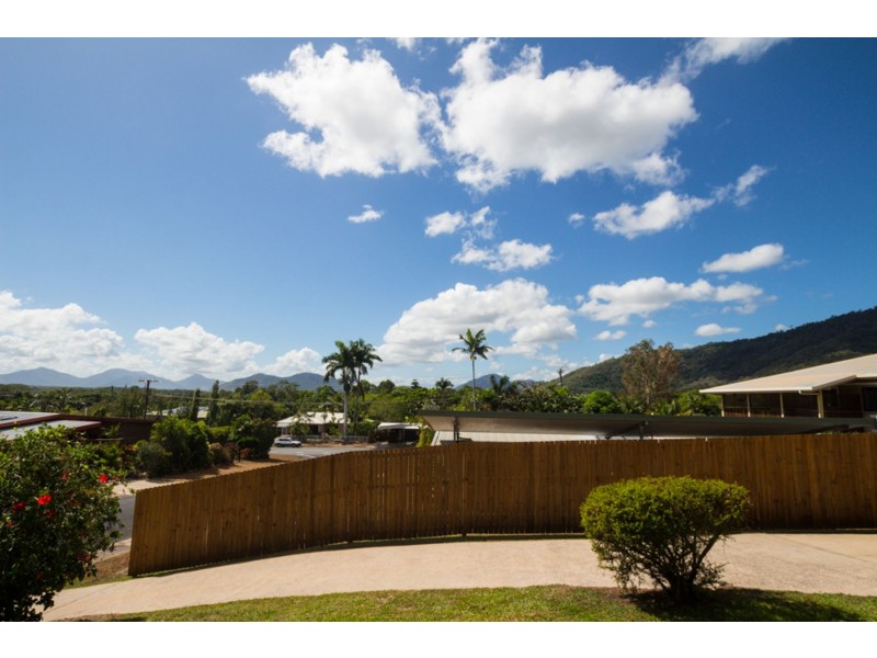 1 Darkin Close, Smithfield QLD 4878