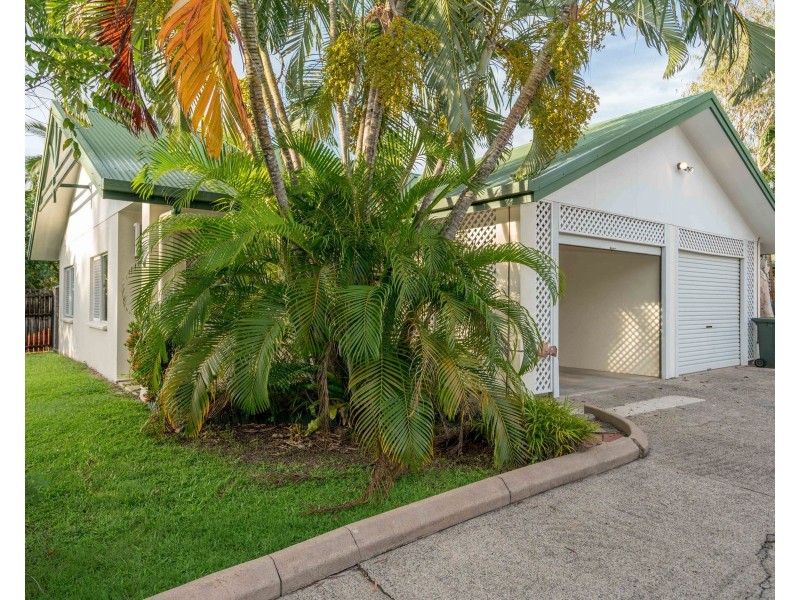 1/364 Mccoombe Street, Mooroobool QLD 4870