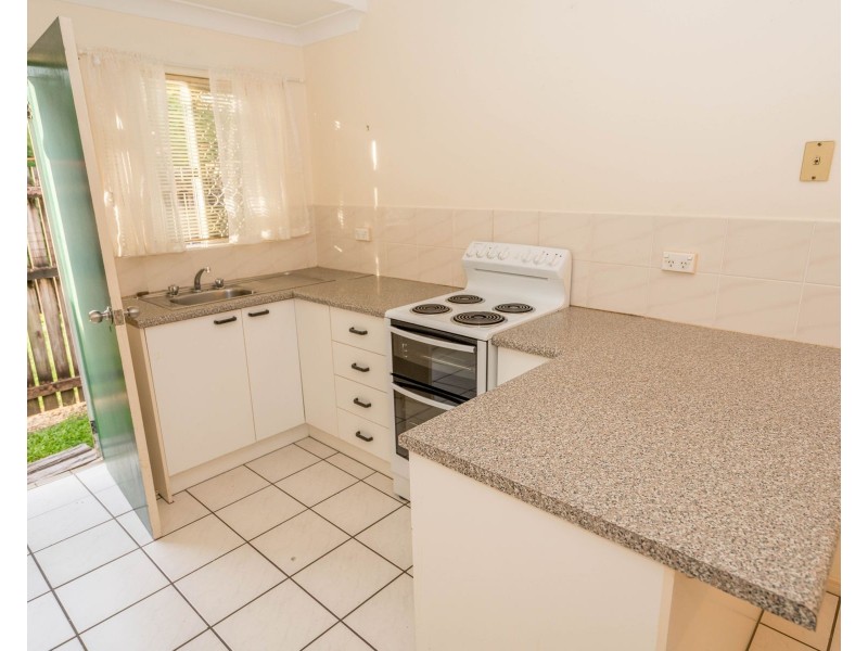 1/364 Mccoombe Street, Mooroobool QLD 4870