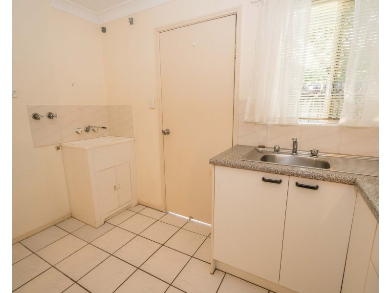 1/364 Mccoombe Street, Mooroobool QLD 4870