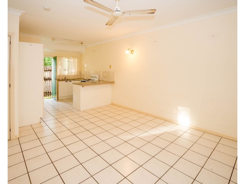 1/364 Mccoombe Street, Mooroobool QLD 4870