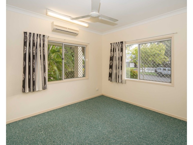 1/364 Mccoombe Street, Mooroobool QLD 4870